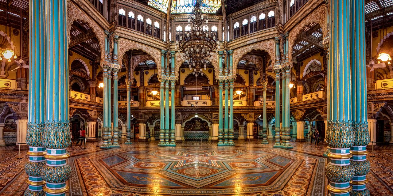 El salón Kalyana Mantapa dentro del Palacio de Mysore