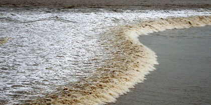 Tidal wave on the Qiantang River