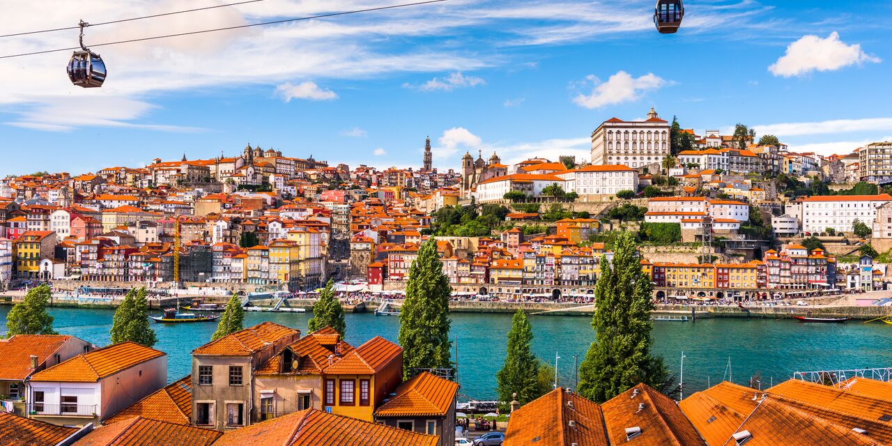 Oporto está situada justamente en el río Douro