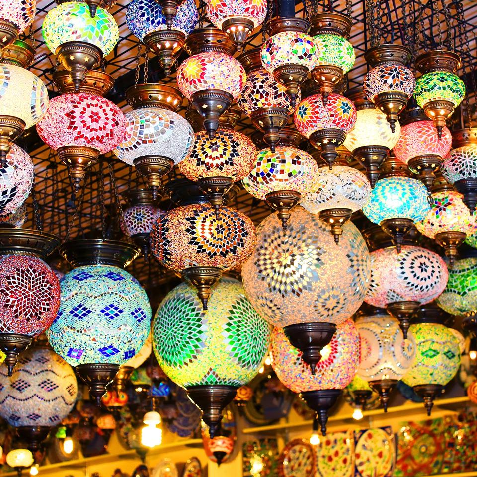大巴扎五彩斑斓的灯