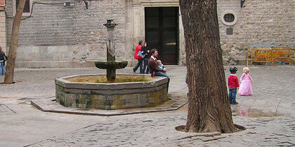 Der Brunnen auf der Plaça de Sant Felip Neri