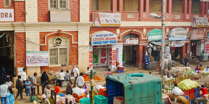 Morning rush in the Krishna Rajendra Market