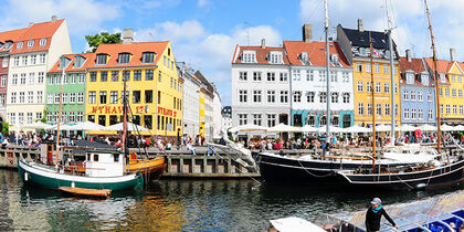 Varen door kleurrijk Nyhavn