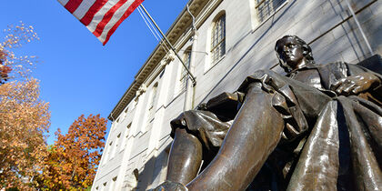 Chaussure gauche usée de John Harvard