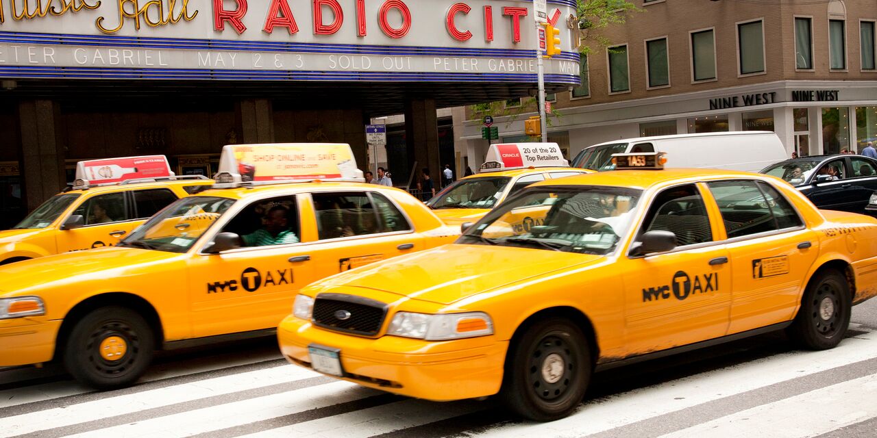 Taxis enfrente del Radio City Music Hall