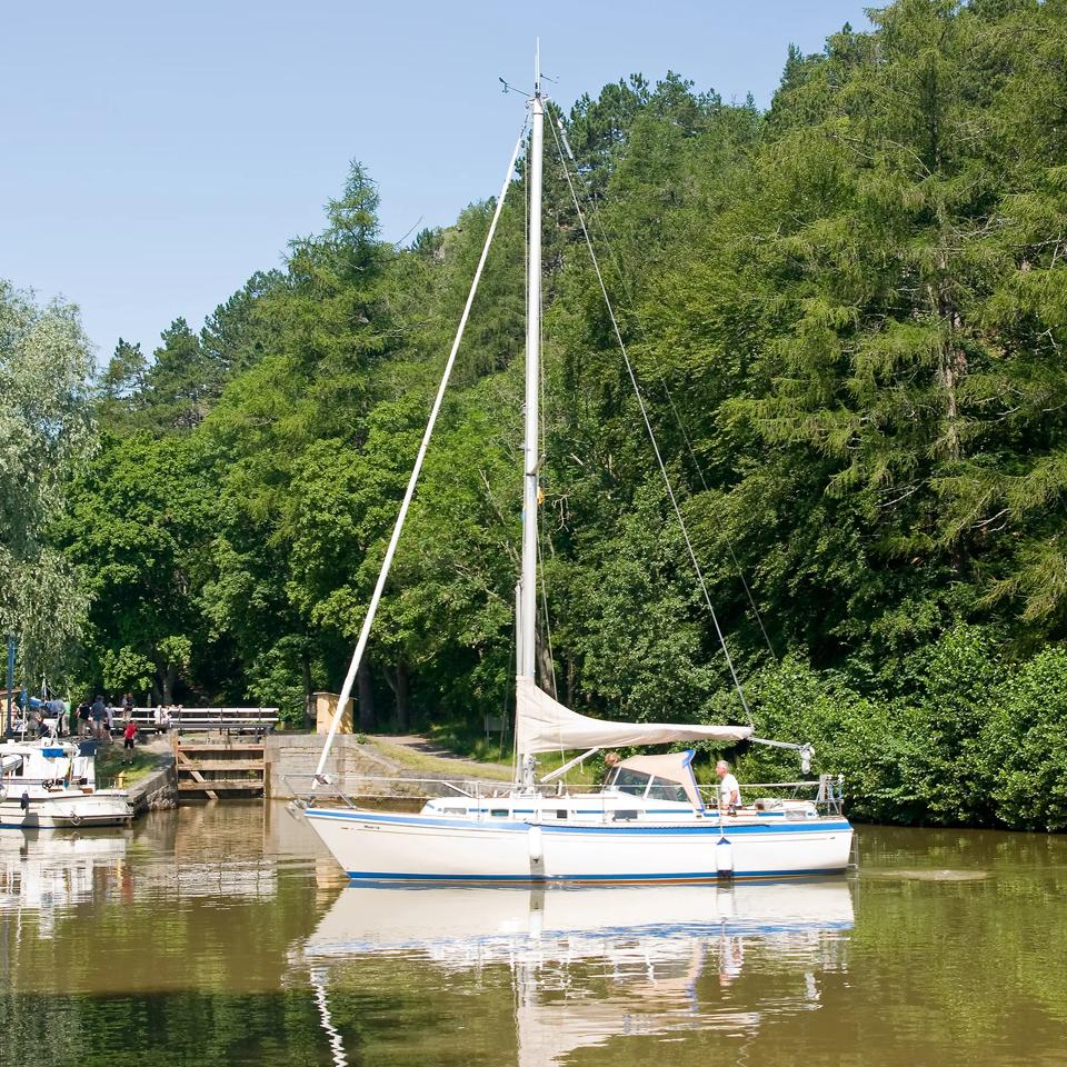 世界的に有名なイェータ運河の閘門 Klm 旅行ガイド