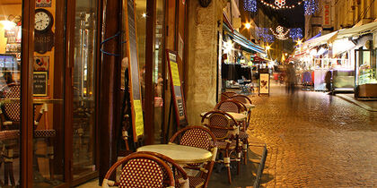 La rue Mouffetard en soirée