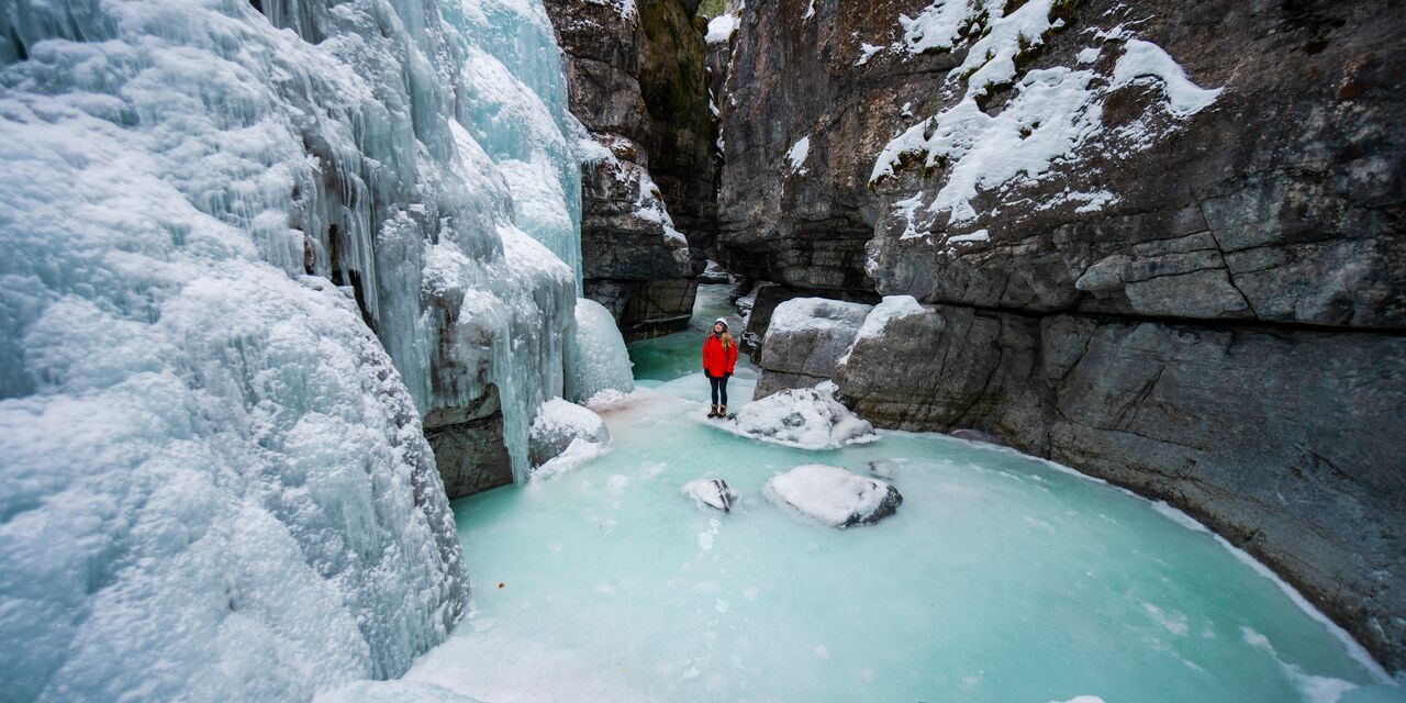 Maligne Canyon in de winter in Jasper NP