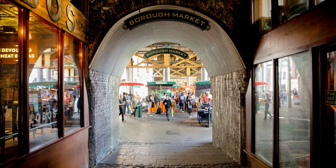 El Borough Market debajo del Puente de Londres