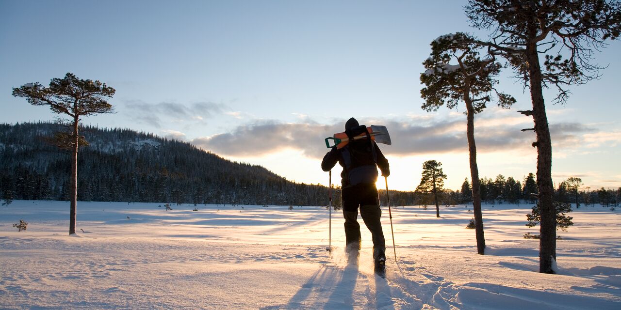 Ski de randonnée nordique en hiver