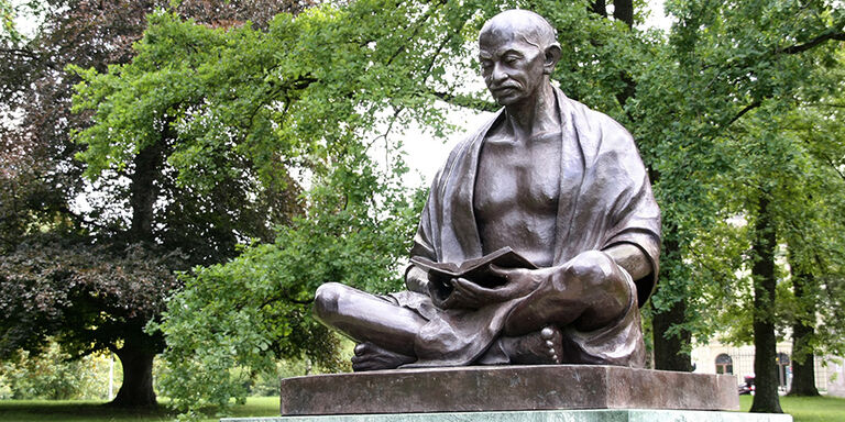 Statue in the Ariana Park