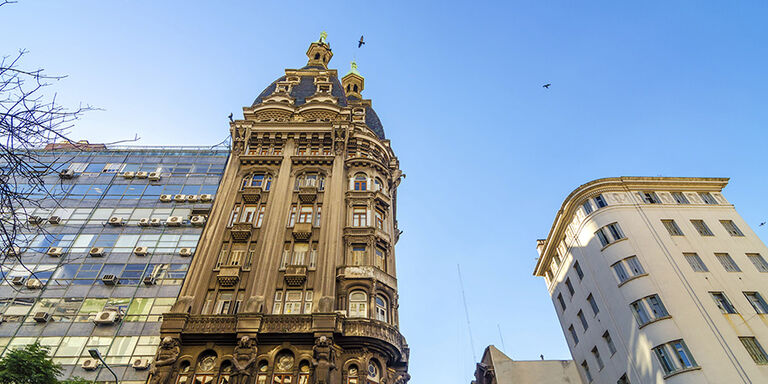 Old and new architecture in San Telmo