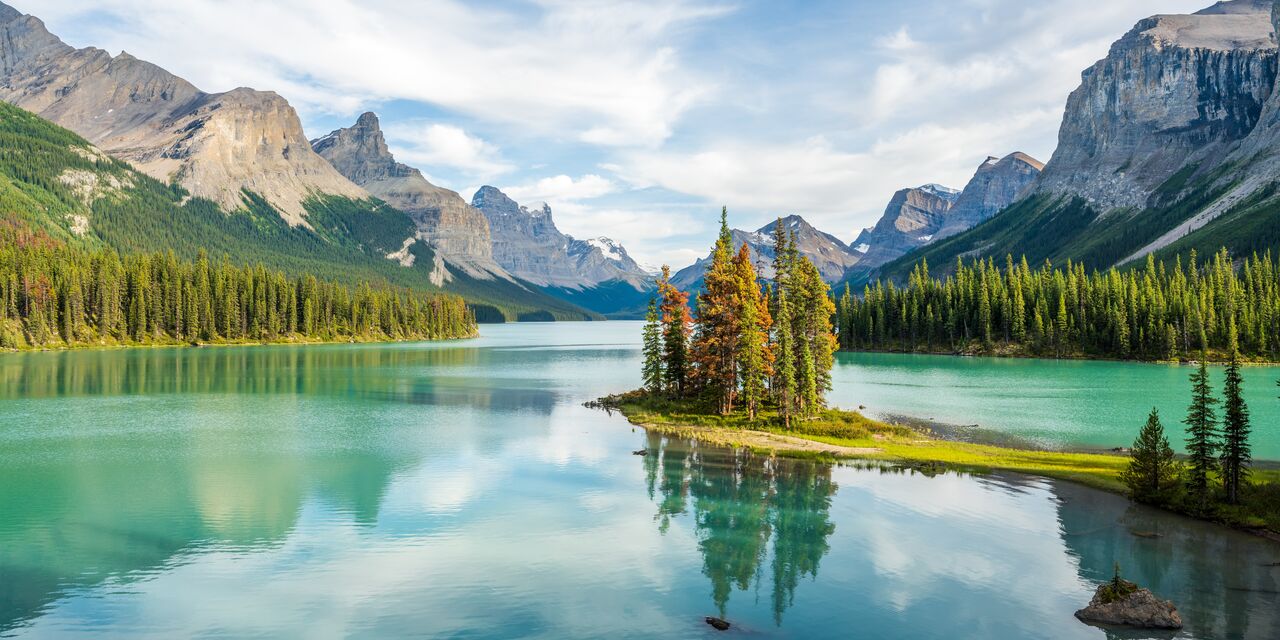 Spirit Island in Maligne Lake, Jasper NP