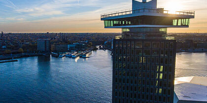 Pase la noche en la torre A'DAM