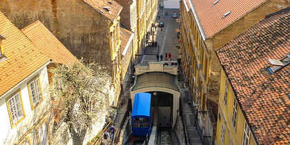 El funicular azul cobalto