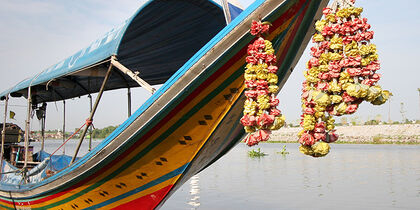 Accédez au marché et aux temples en bateau