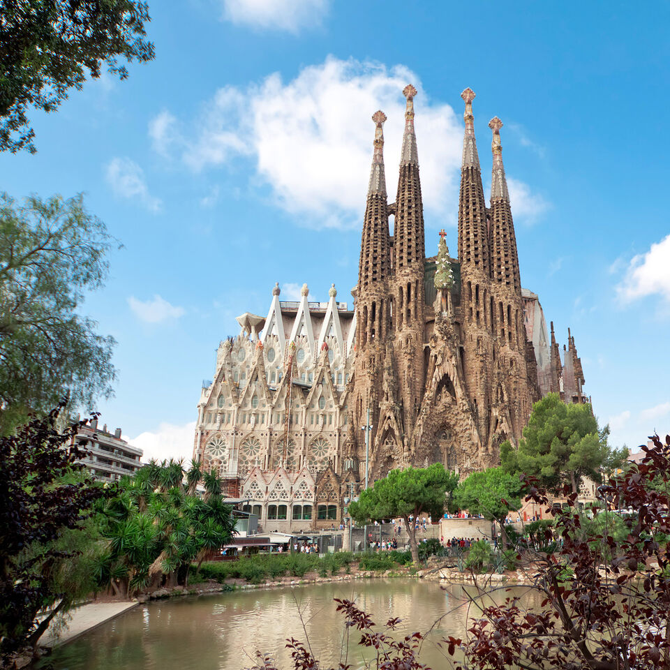 Klm Travel Guide The Mystery Of La Sagrada Familia