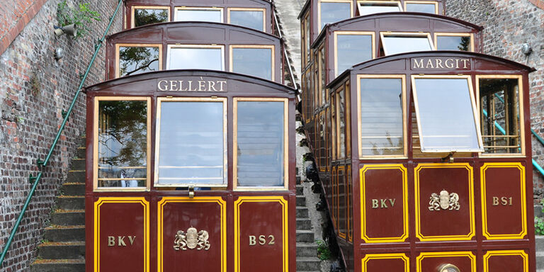 Le funiculaire qui mène au château