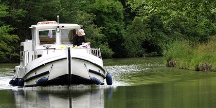 Exploring villages and locks at your own pace