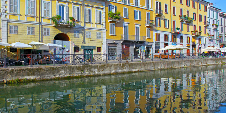 De compras por el Naviglio Grande