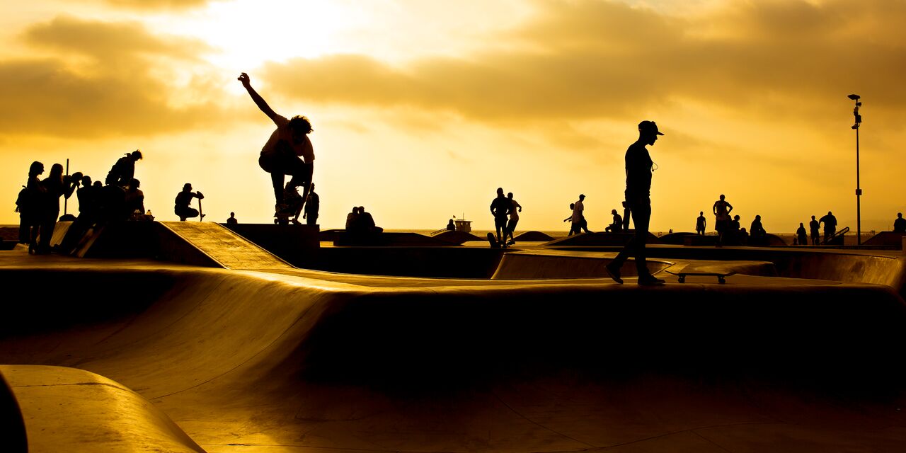 Los patinadores en Venice Beach