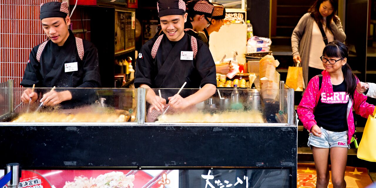 Takoyaki: la comida callejera más típica de Osaka