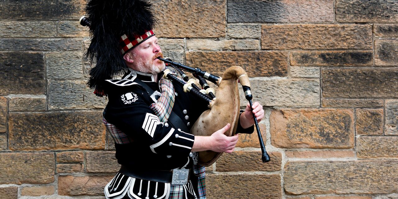 Bagpipe player at the Royal Mile