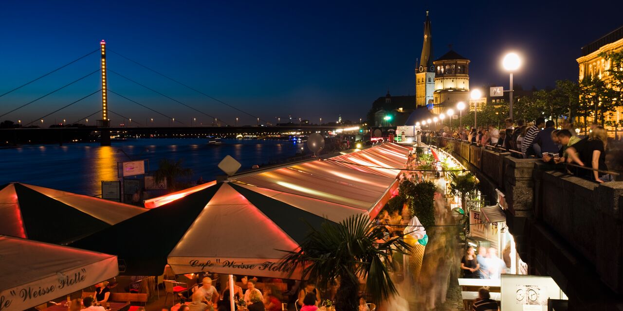 Cafés junto al río Rin