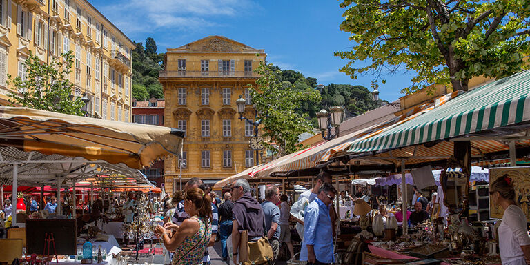 El animado y divertido ambiente de Cours Saleya