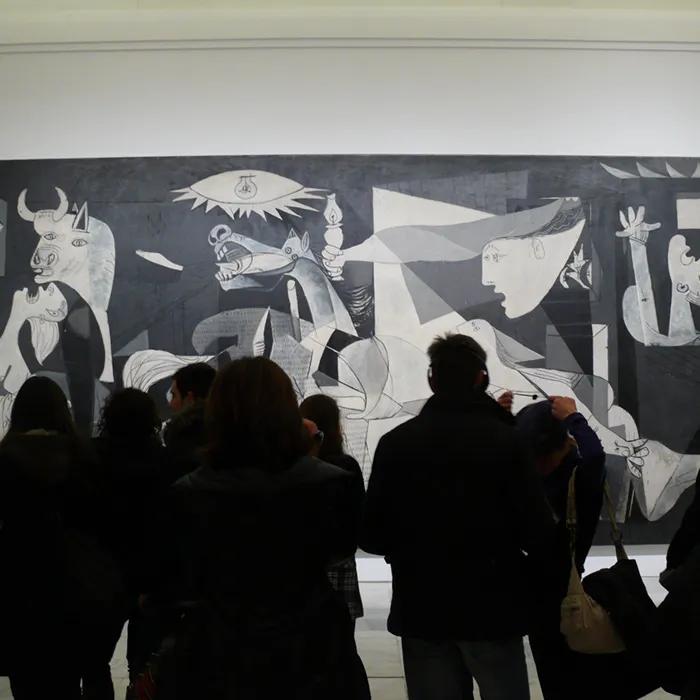 Crowds gather at Pablo Picasso’s Guernica (1937)