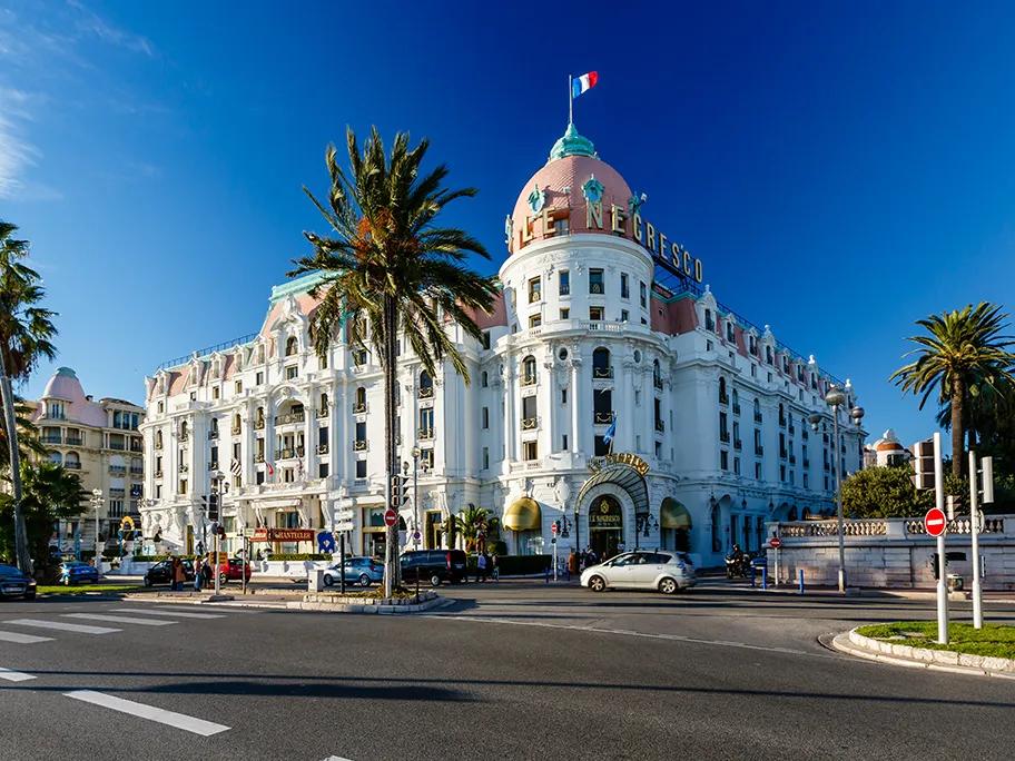 Since 1910 located on number 37 of the boulevard