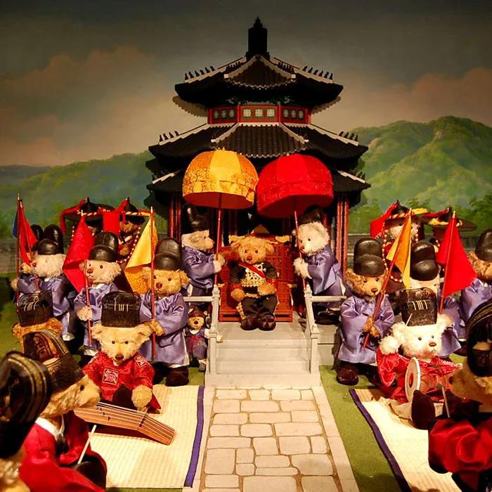 Teddy bears teach culture