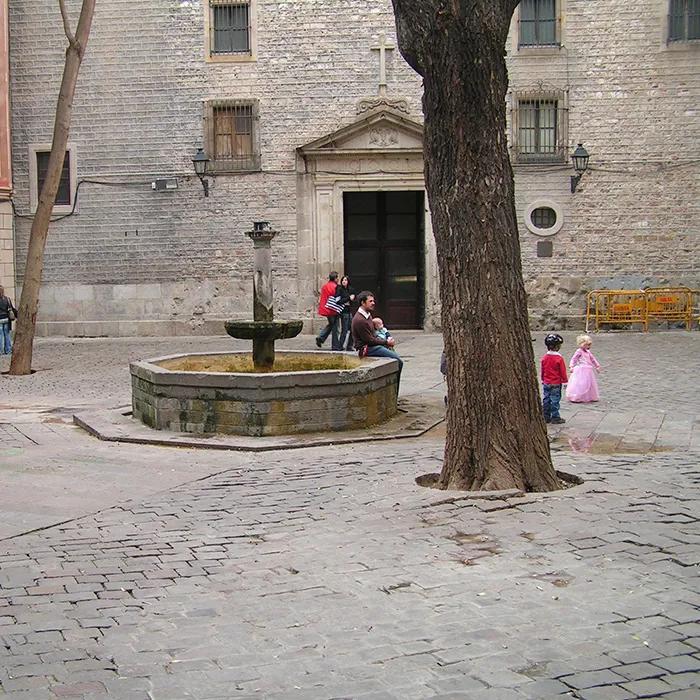 The fountain on Plaça&nbsp;de Sant Felip Neri