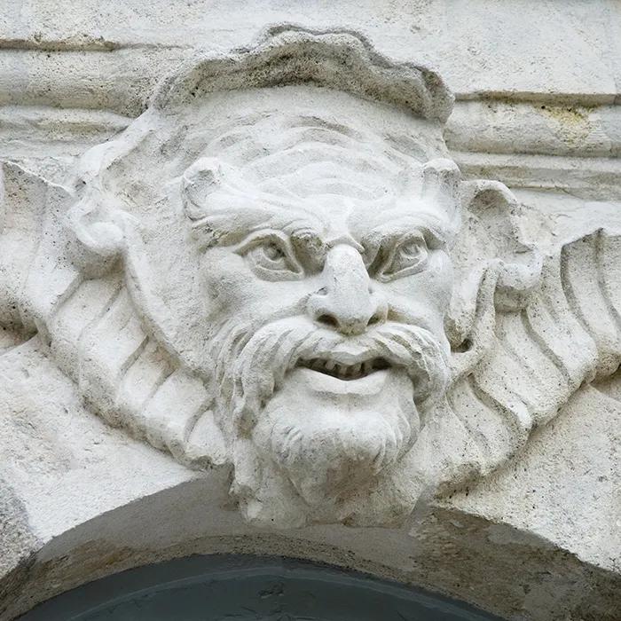 A sea monster above a window in Île Feydeau