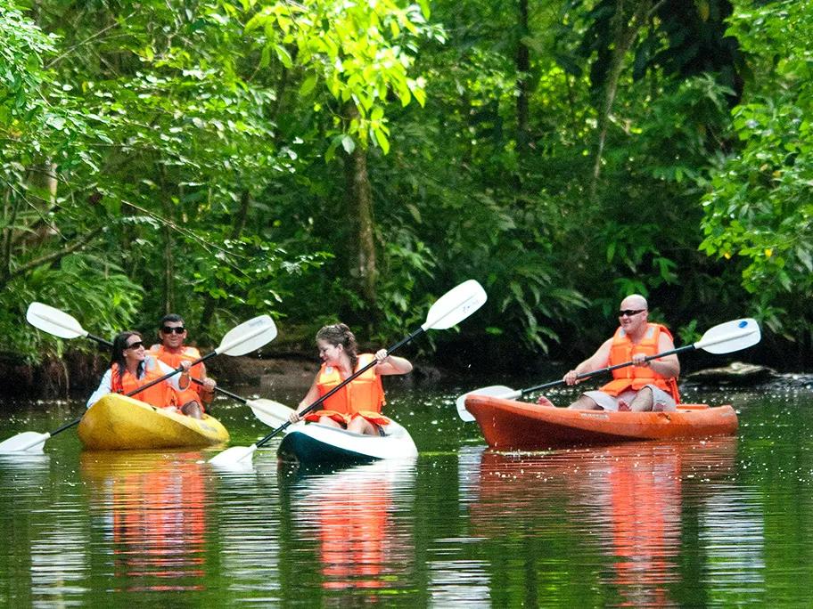 Kayak tour in Tortuguero