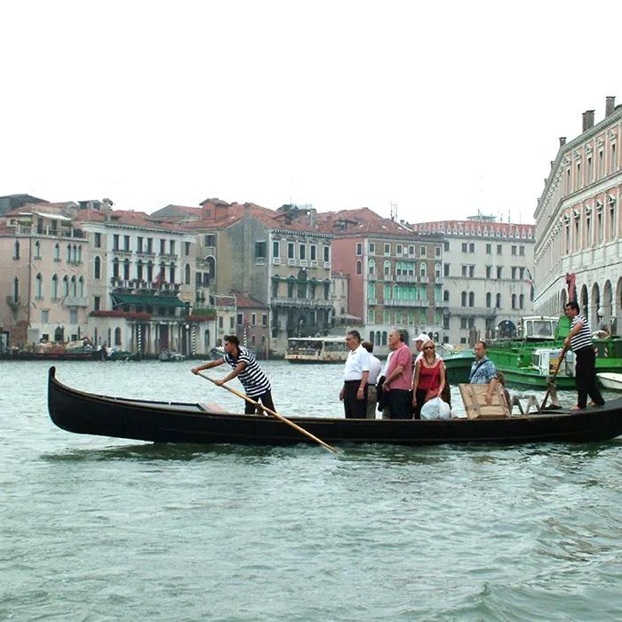 Crossing by traghetto: 2 euros
