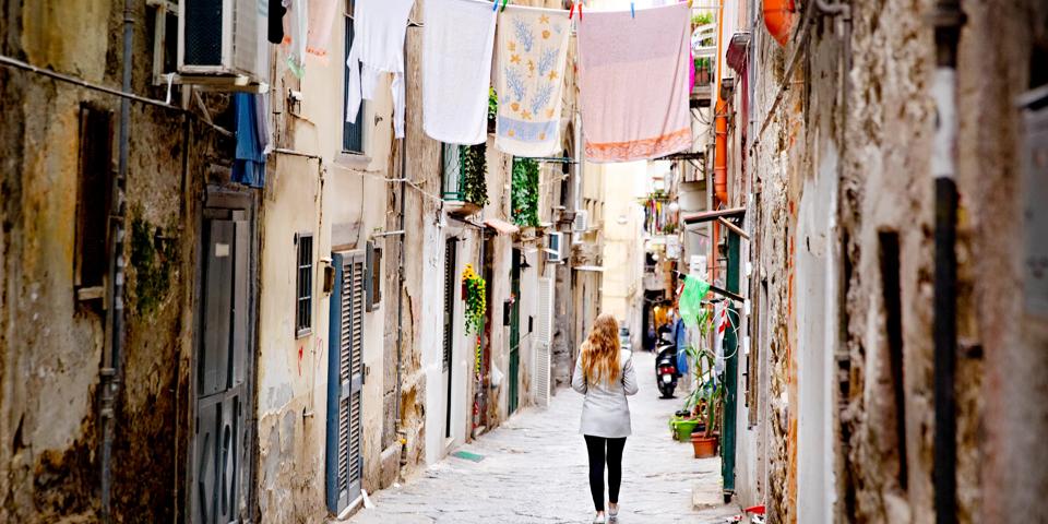 Drying laundry flapping in the streets