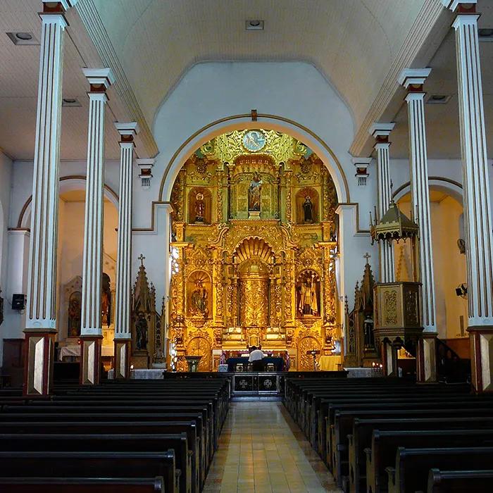 The golden altar of the Iglesia de San José