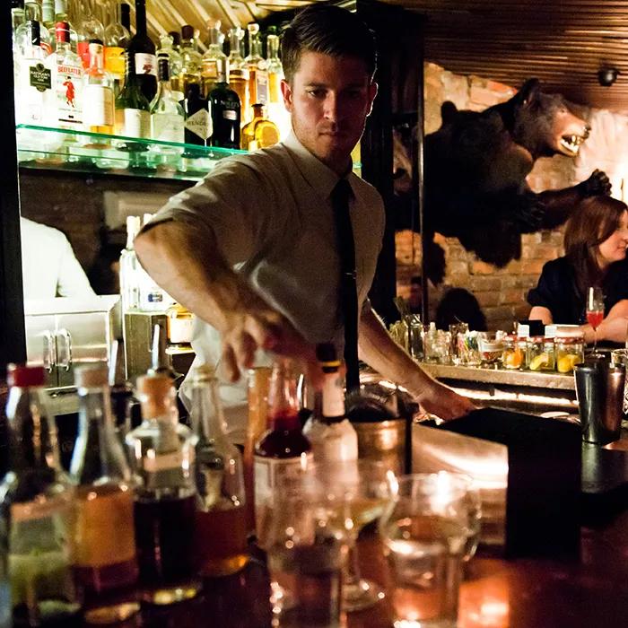 Barkeeper Crif Dogs