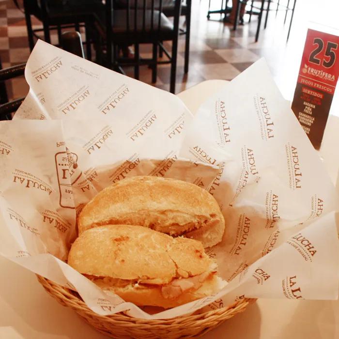 Sandwiches and fruit juices in La Lucha