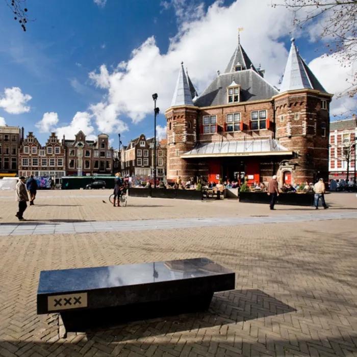Nieuwmarkt 4