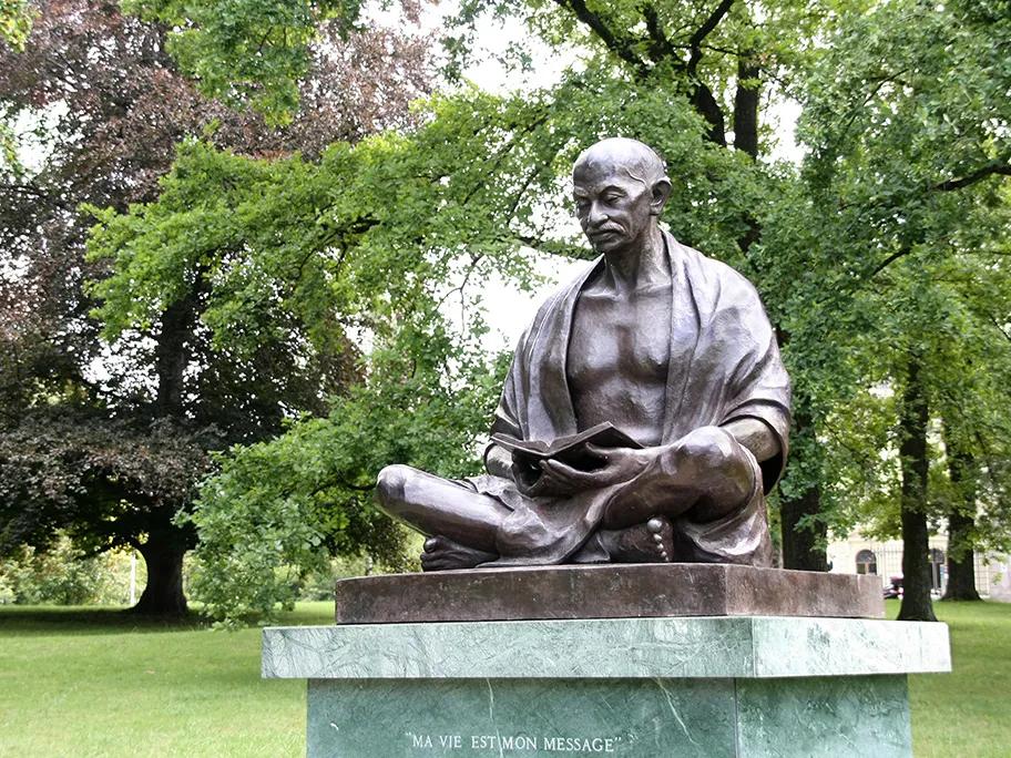 Statue in the Ariana Park