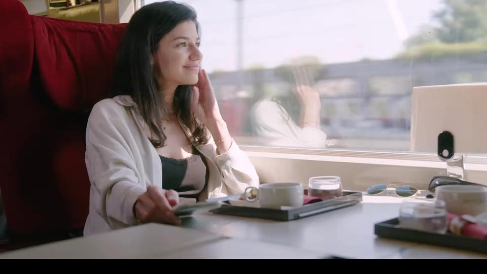 This video explains the steps from Antwerp Central Station, where you take the Eurostar high-speed train, to the gate at Amsterdam Airport Schiphol for your KLM flight.