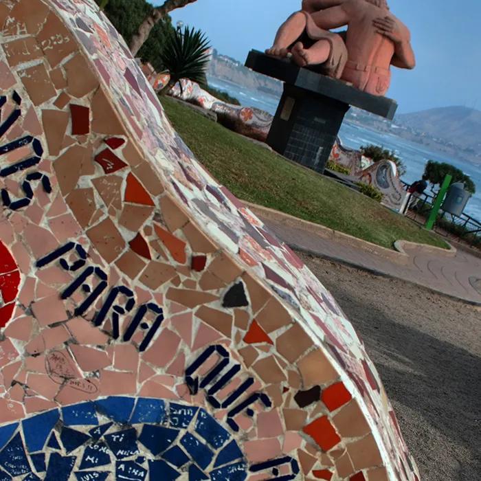 El Beso in Parque del Amor