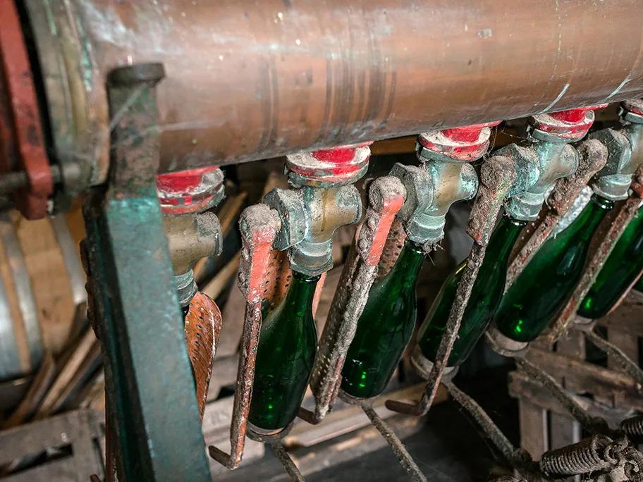 Old bottle filling machine