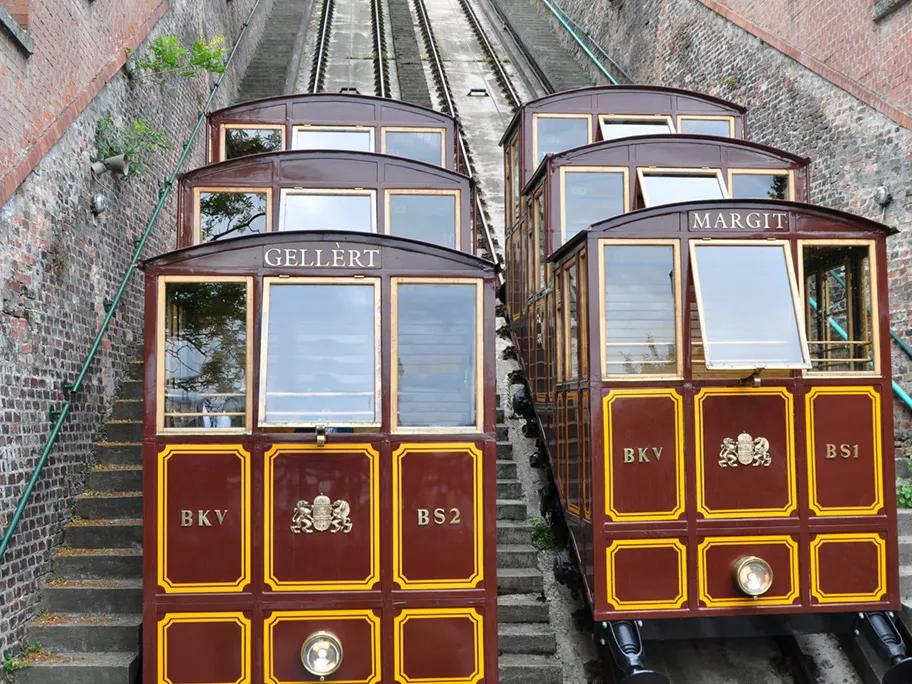 The cable car up to the castle