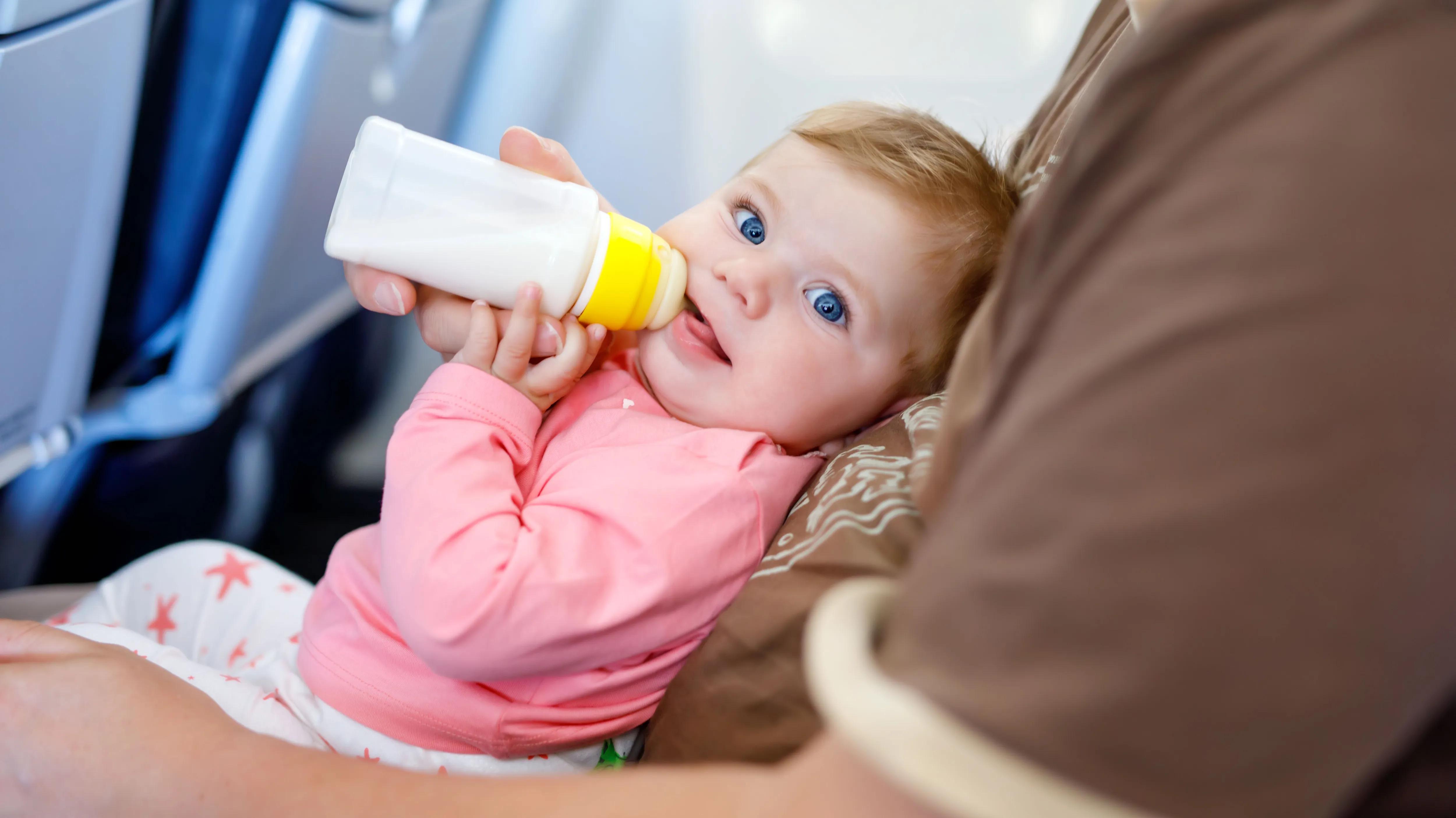 Еда в самолете. Питание в авиакомпании s7. Еда самолет для малышей. Детское питание аэрофлот. Питание для детей в самолете.