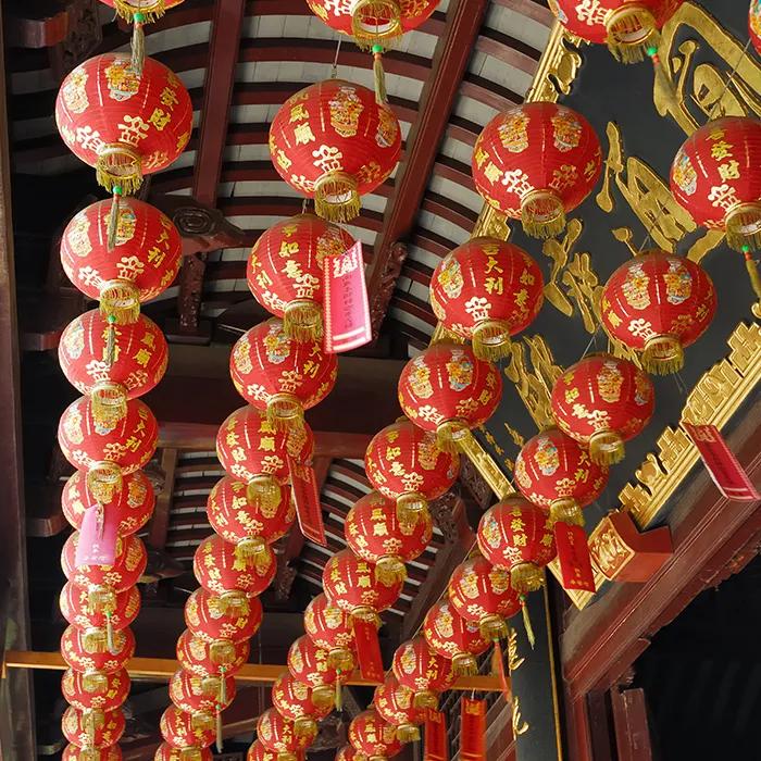 Chinese lanterns in the Yuanjin Temple